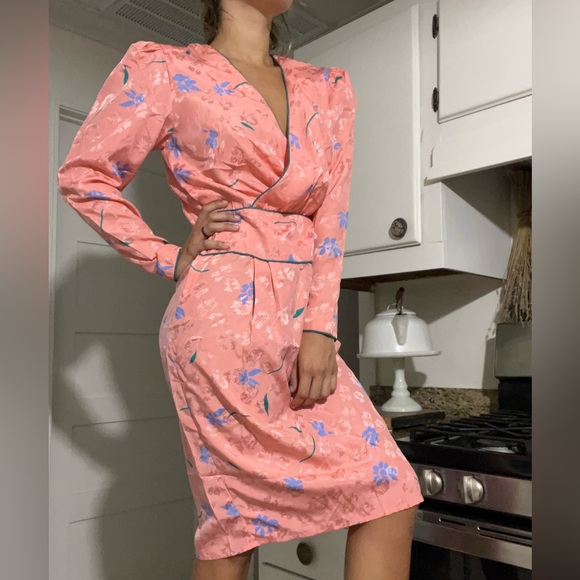 flora kung Dresses & Skirts - Vintage Flora Kung silk dress size 8🌷